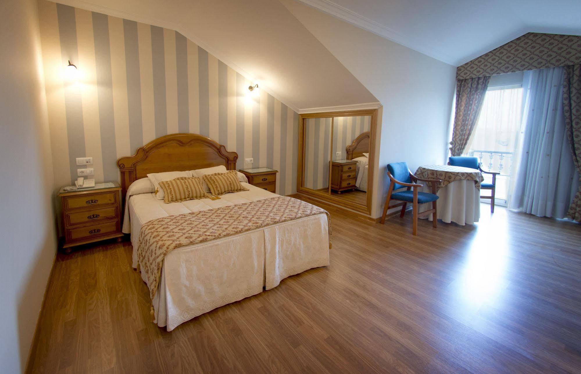 Hotel Alda Alpina à Villanueva De Arosa Extérieur photo